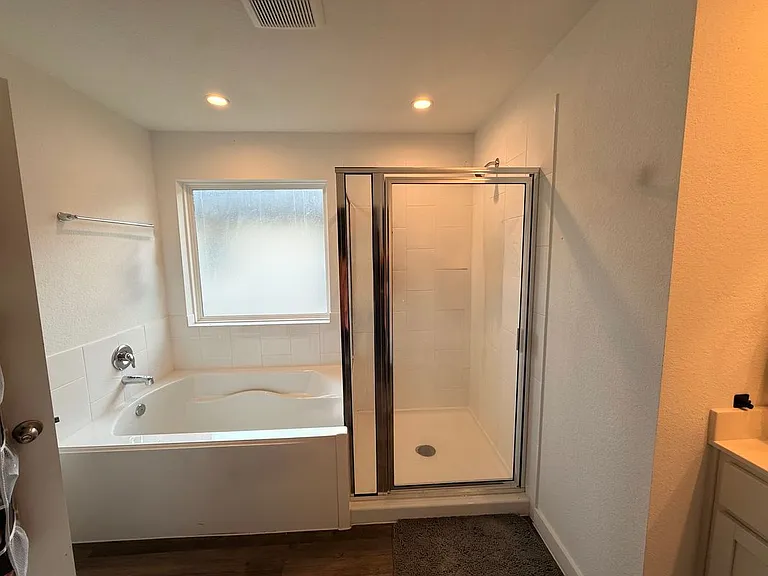 1210 Hughes Crossing Dr — Photo 10