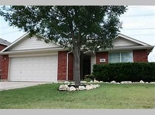 833 Mockingbird Dr, Saginaw, TX 76131