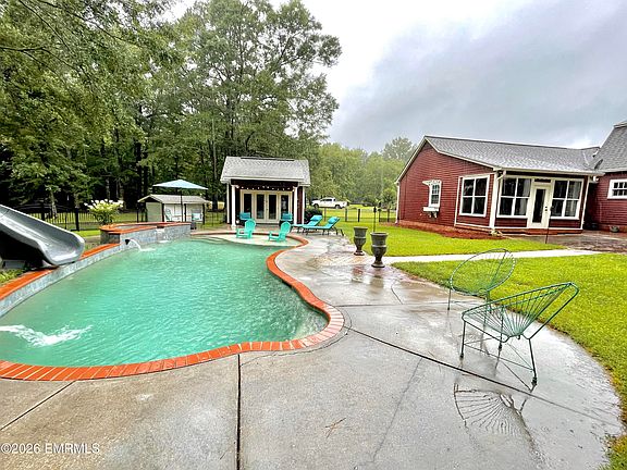 4th image of 105 Parker Dr