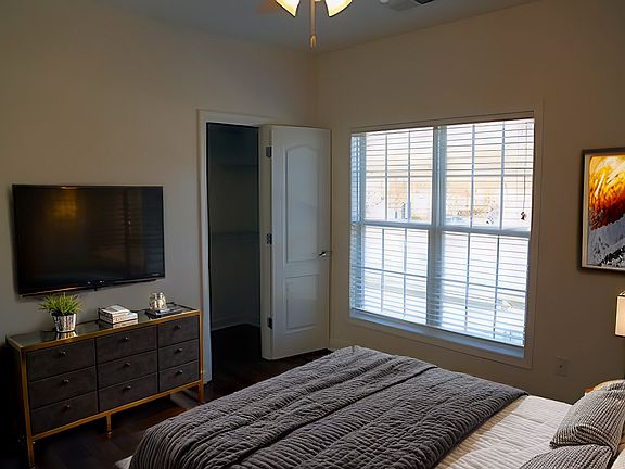 4th image of 110 Bibry Way
