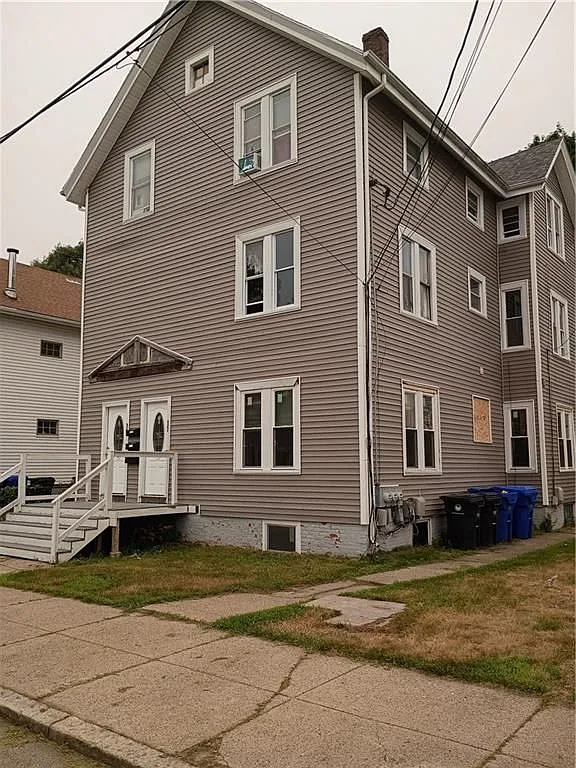 3 bed, 1.0 bath, 1200 sqft, $2,000 — Photo 1