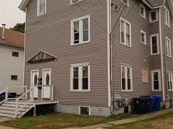 17 Wilson St, Pawtucket, RI 02861