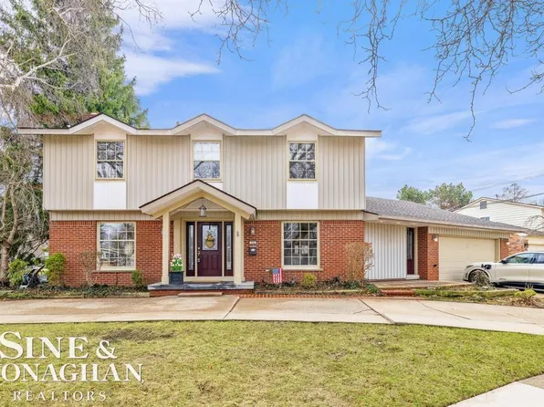 715 Pear Tree Ln, Grosse Pointe Woods, MI 48236