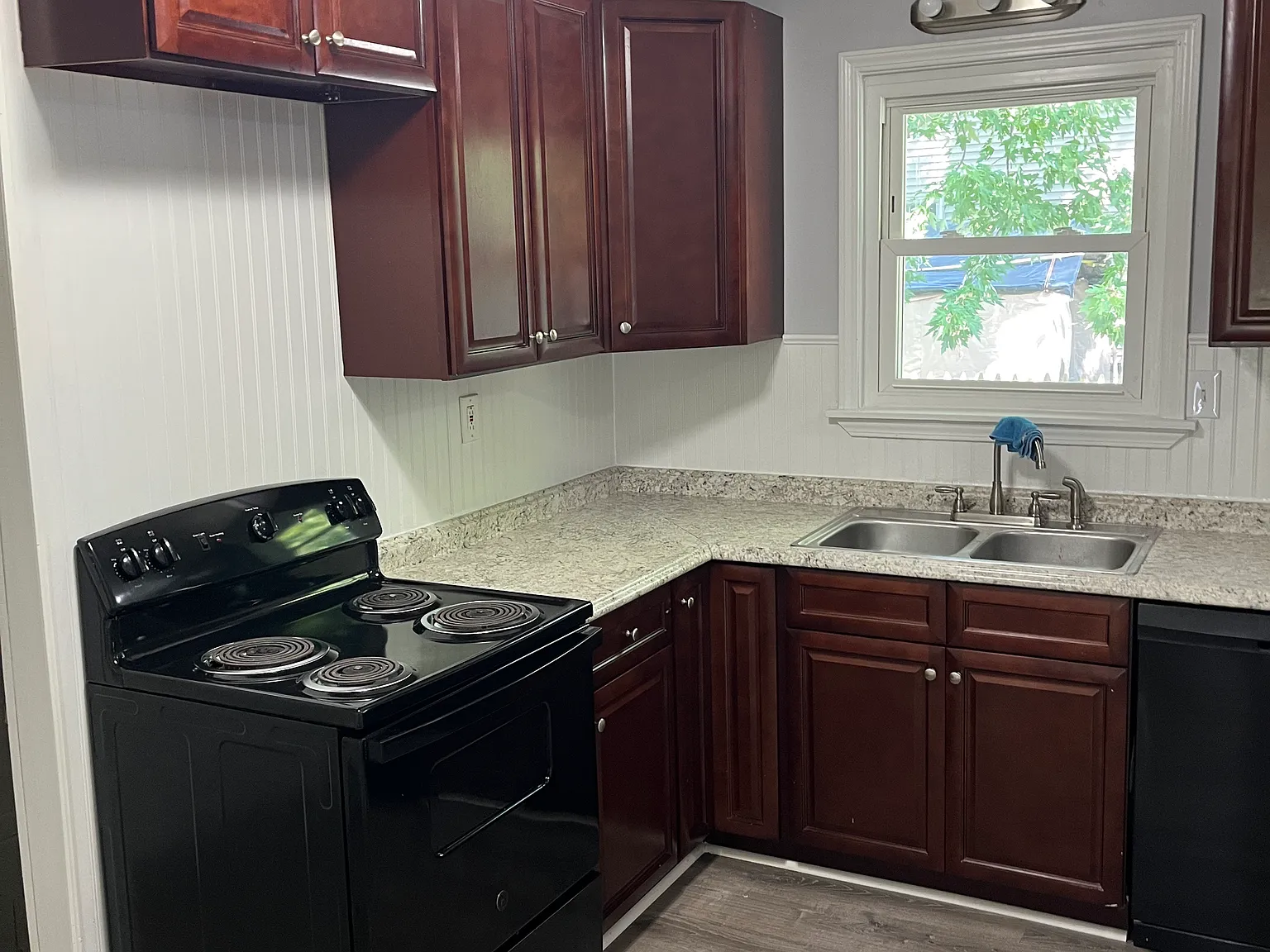 2 bed, 1000 sqft, $1,100 — Photo 2