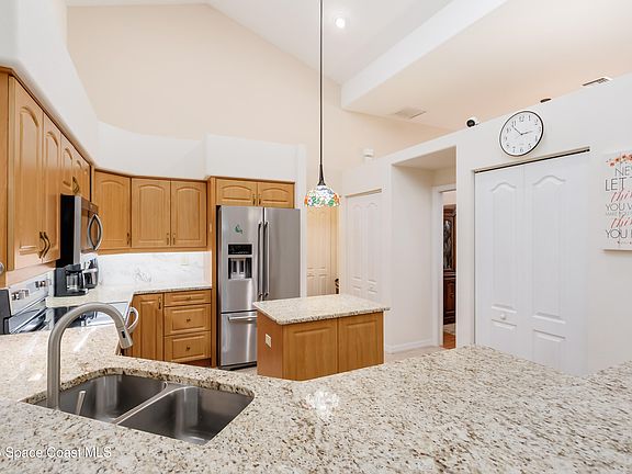 4th image of 1435 Blueberry Dr