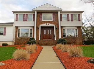 12 Robin Hood Way, Wayne, NJ 07470