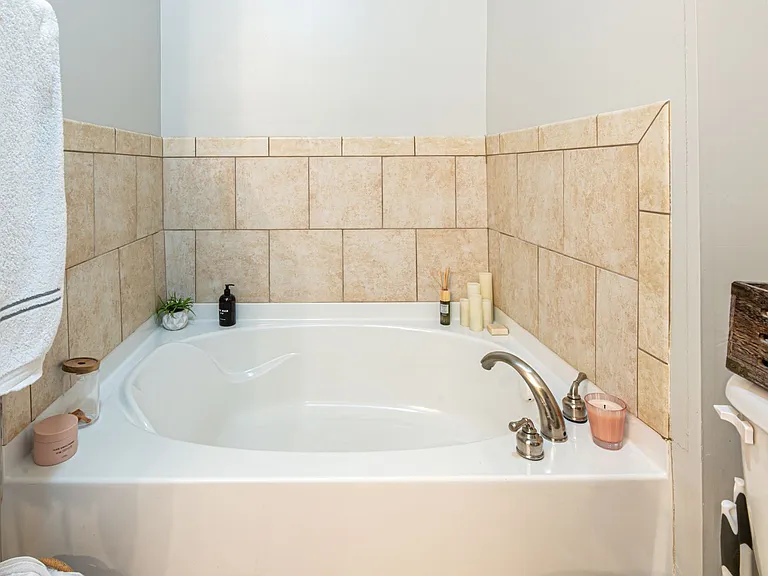 445 W Blount Ave #225 — Photo 16