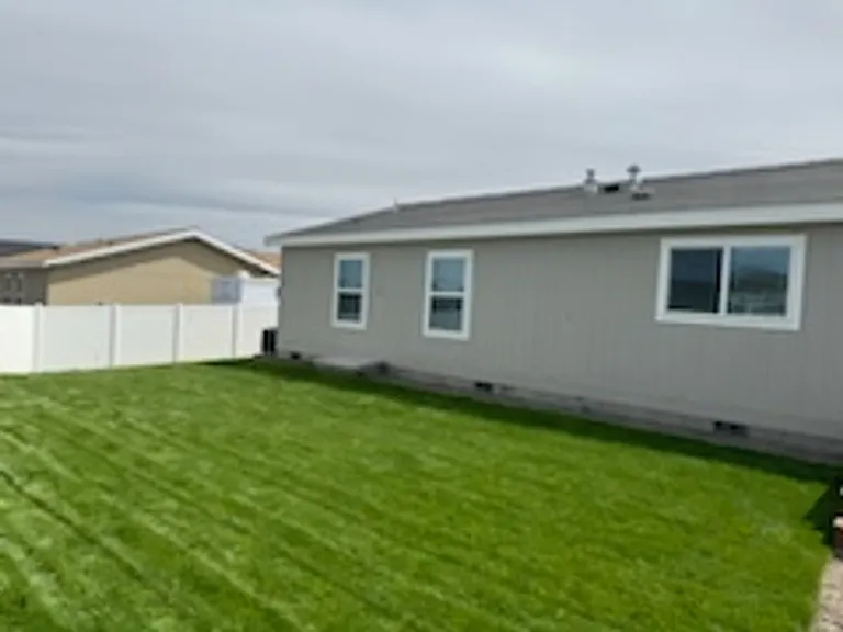 371 NE Marshall Loop — Photo 12