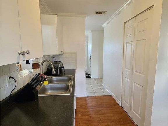 3rd image of 4106 22nd St SW