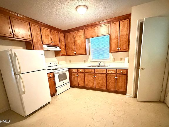 3rd image of 2110 Shamrock Drive E