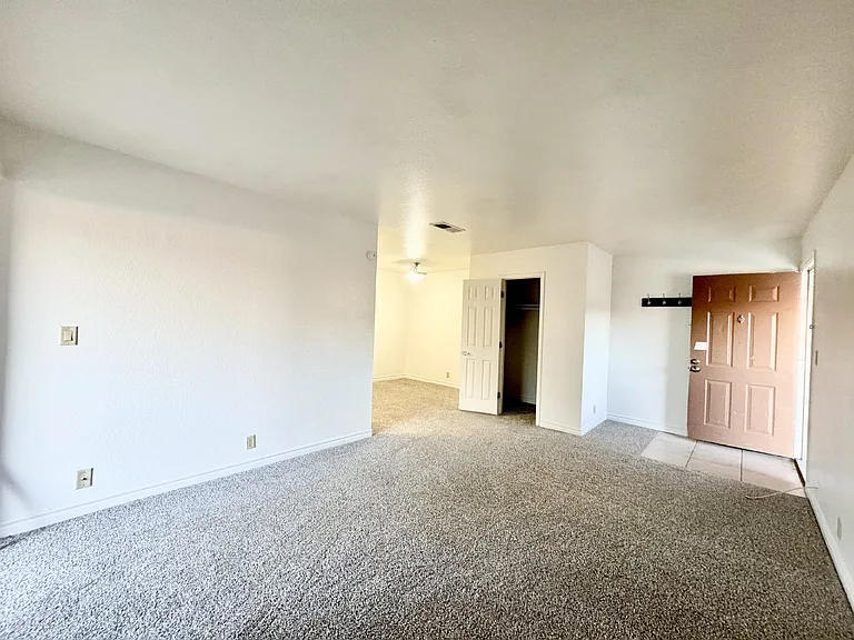 5000 Indian River Dr #484 — Photo 5