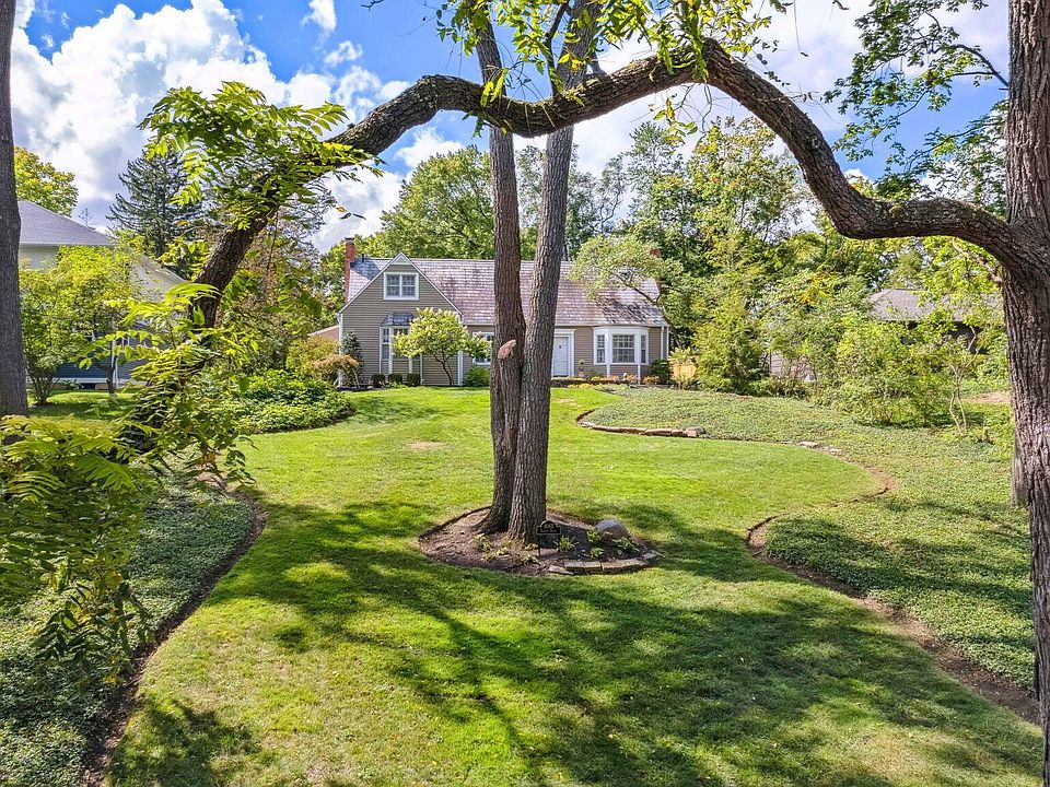 1st image of 4065 Fairfax Dr