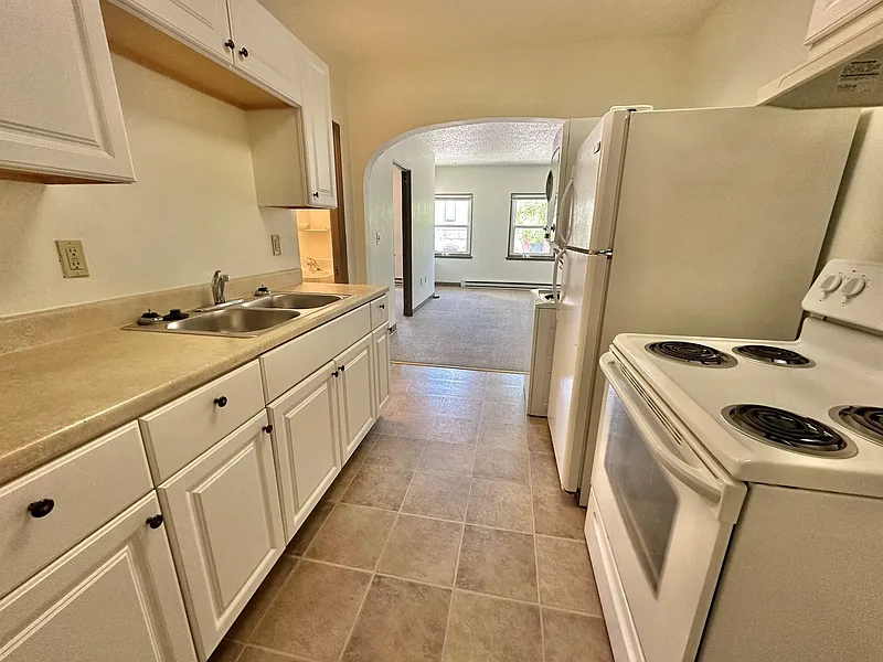 414 Dousman St #3