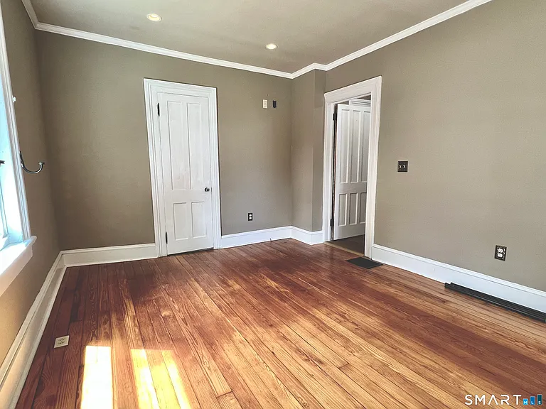 1596 Main St — Photo 8