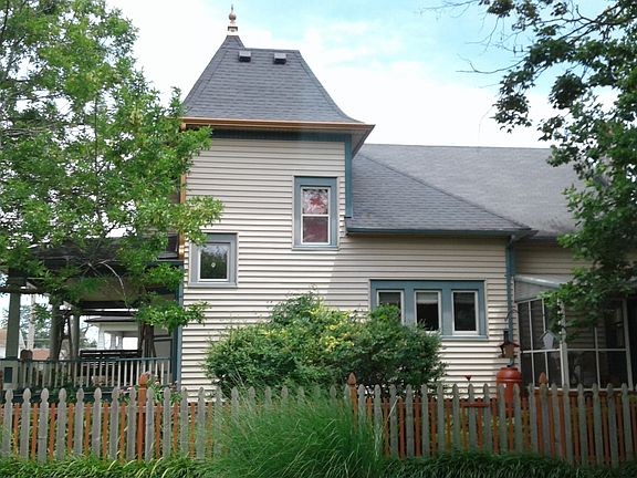 2nd image of 269 W Locust St