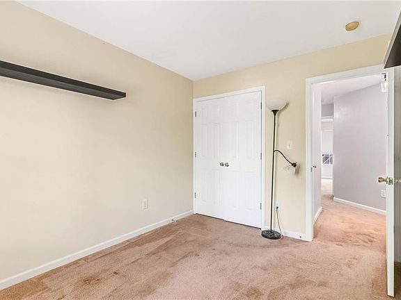 4th image of 439 Eureka Loop