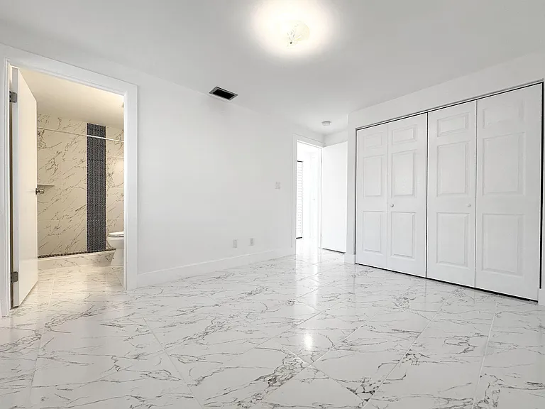 1049 Grandview Cir — Photo 25
