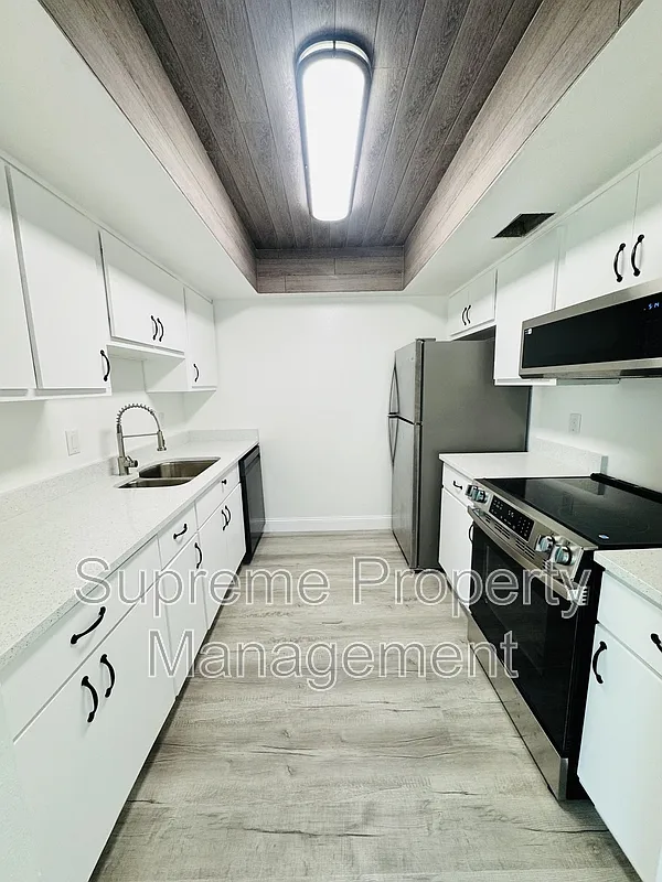 2 bed, 1.0 bath, 847 sqft, $2,099 — Photo 2