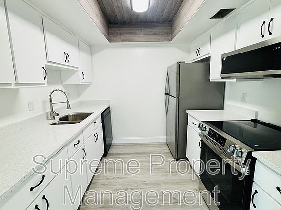 2nd image of 3154 Pine Tree Ave
