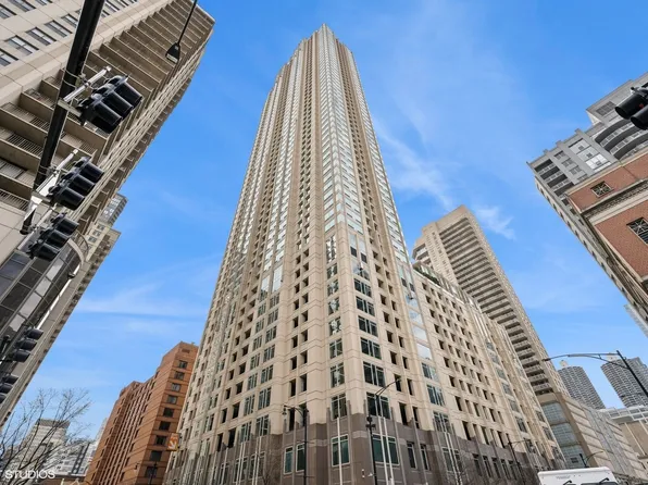 33 W Ontario St APT 36D, Chicago, IL 60654