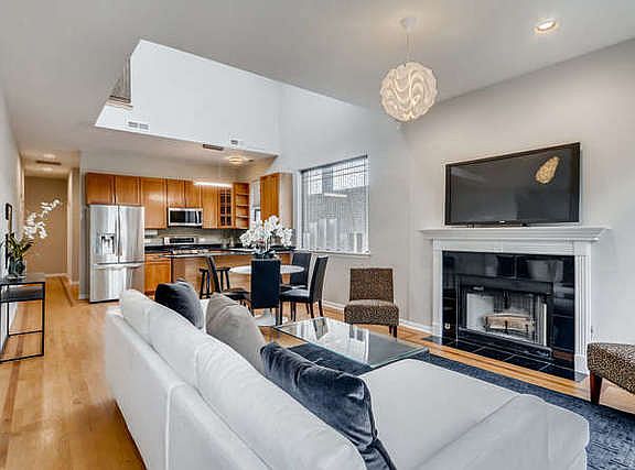 4th image of 1051 N Winchester Ave #3
