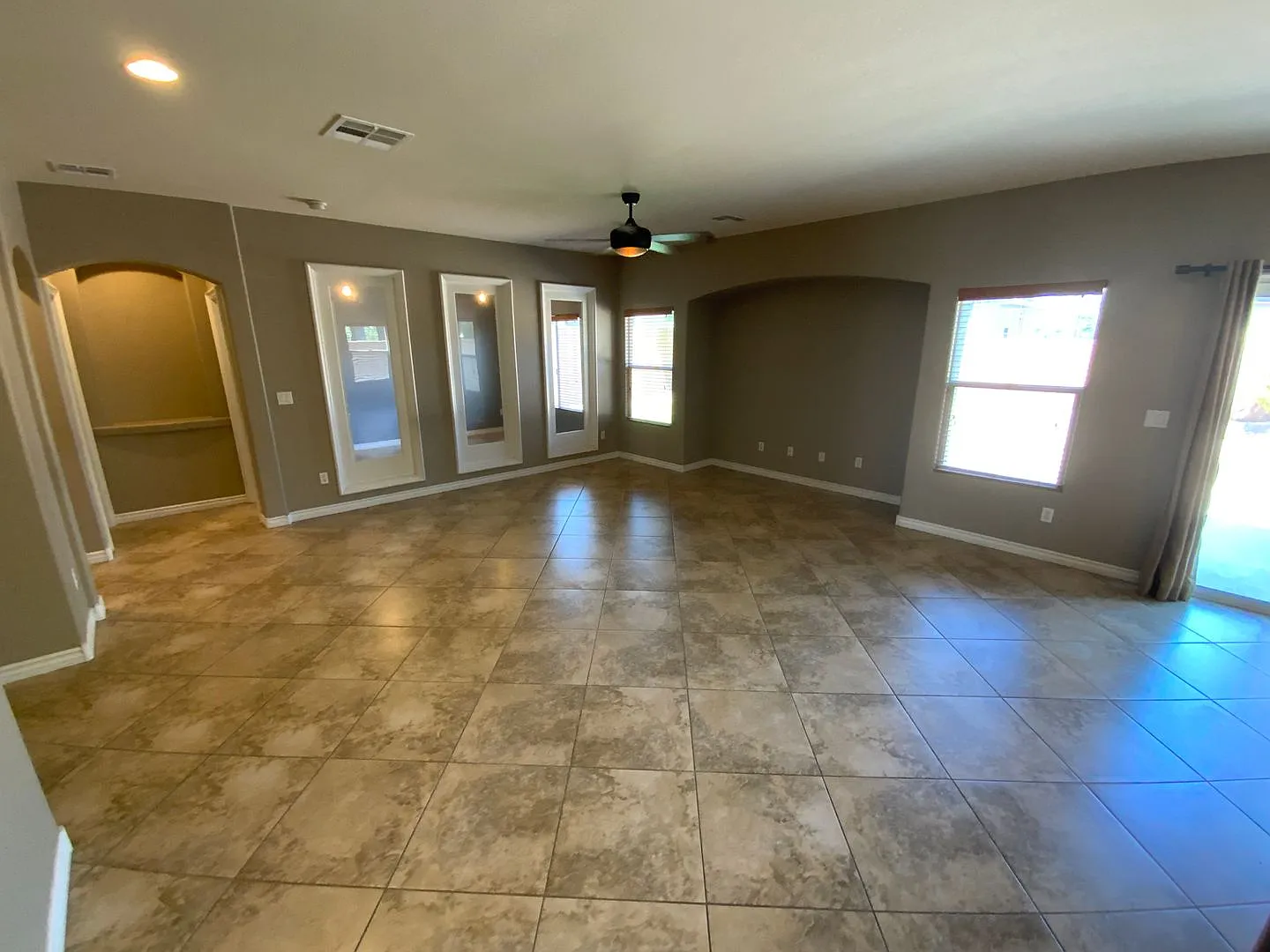 Gorgeous Upgraded 3 Bed, 3 Bath — Photo 3