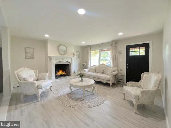 249 Center St, Little Egg Harbor, NJ 08087