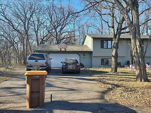 3rd image of Lien 66 12th St