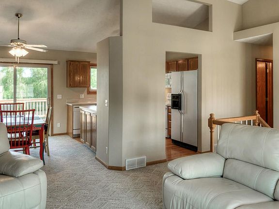 4th image of 15106 Rock Creek Dr