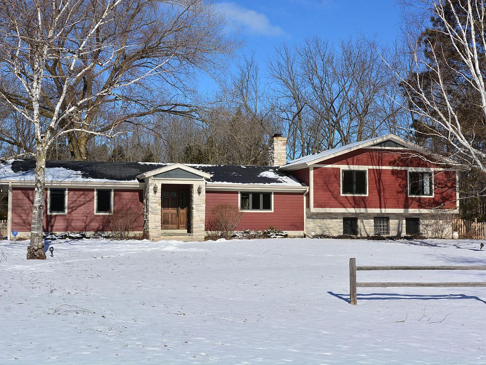 1st image of 222 W Thornapple Ln