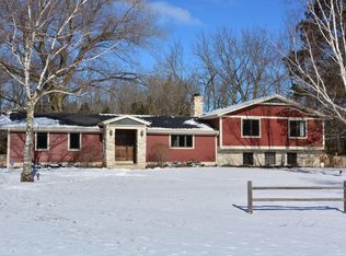 222 W Thornapple Ln, Mequon, WI 53092