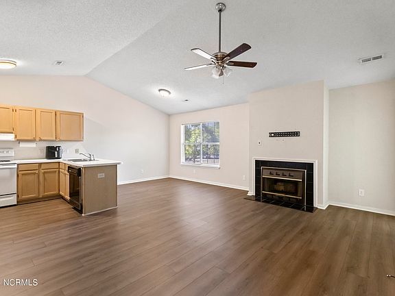 5th image of 3005 Mulberry Lane #E