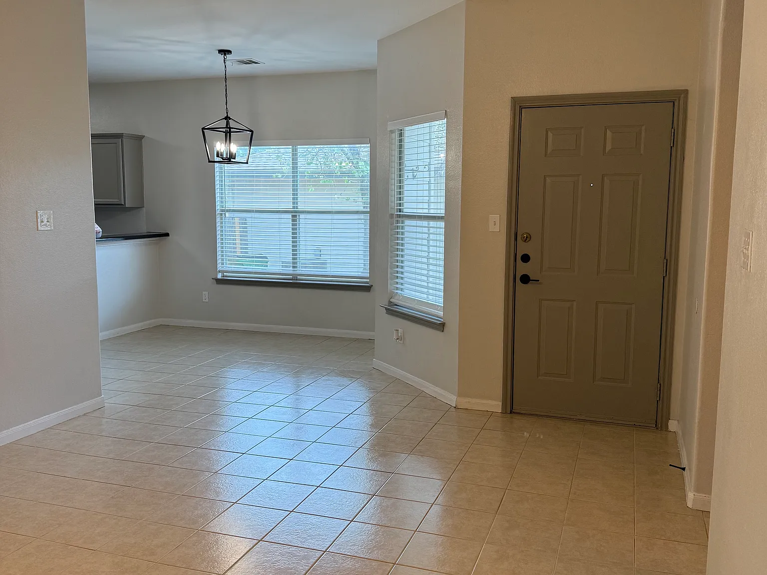 3 bed, 1150 sqft, $1,650 — Photo 4