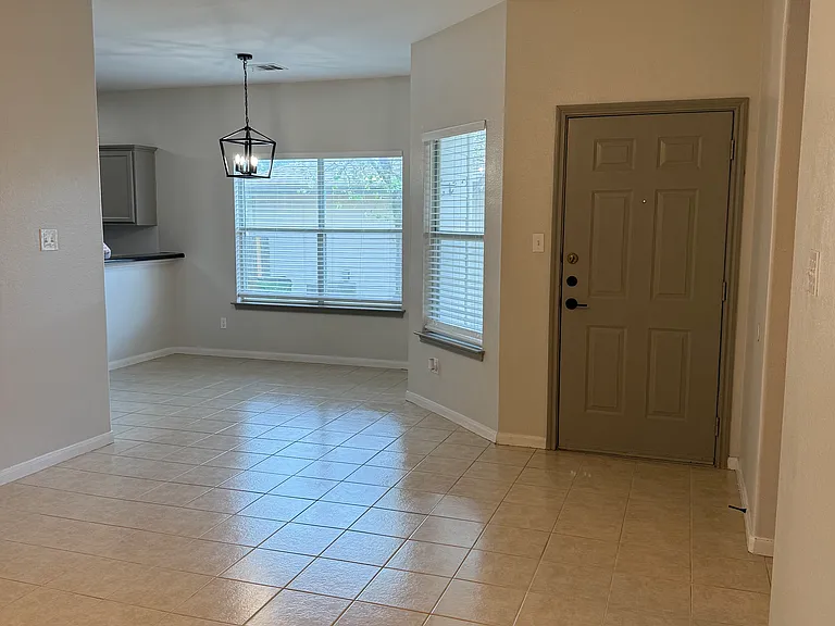 2827 Southampton Way #B — Photo 4