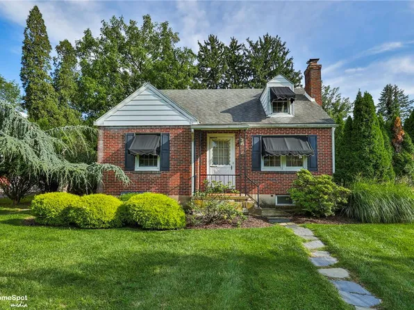 1439 Westgate Dr, Bethlehem, PA 18017