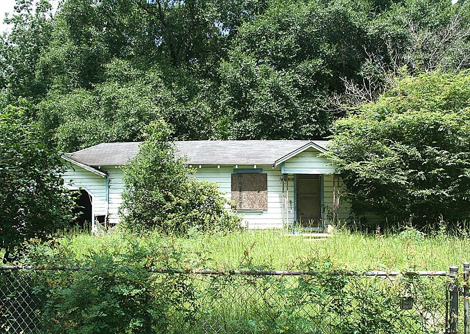 1st image of 1010 S Pecan St