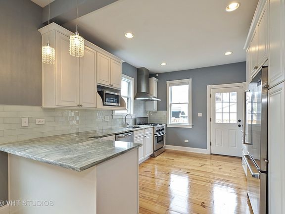 5th image of 2538 W Medill Ave