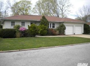 7 Sexton Ct, Huntington, NY 11743