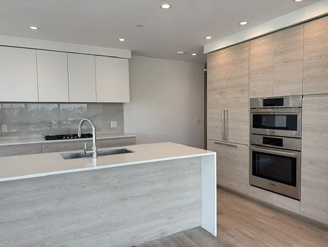 680 Quayside Drive New Westminster — Photo 2