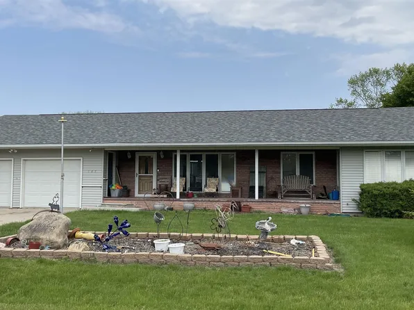 107 S 12th St, Montezuma, IA 50171