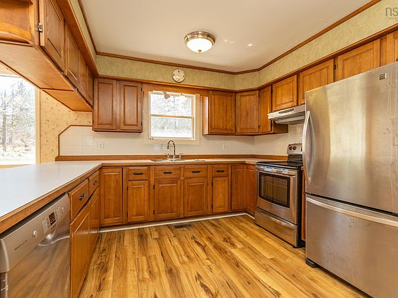 5th image of 74 Dearman Dr