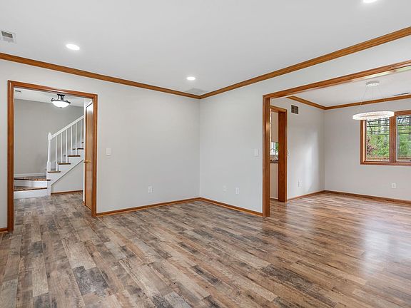 5th image of 902 Sherwood Dr