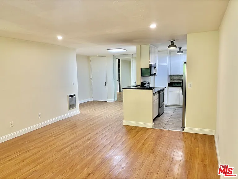 6526 Ocean Crest Dr #102 — Photo 1