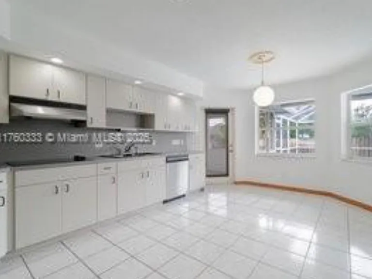 242 SE Duval Ave — Photo 12