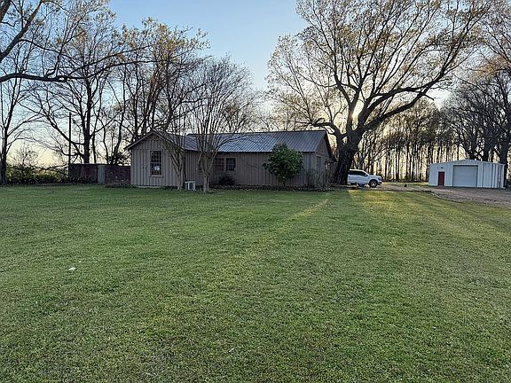 2nd image of 123 Hodges Rd