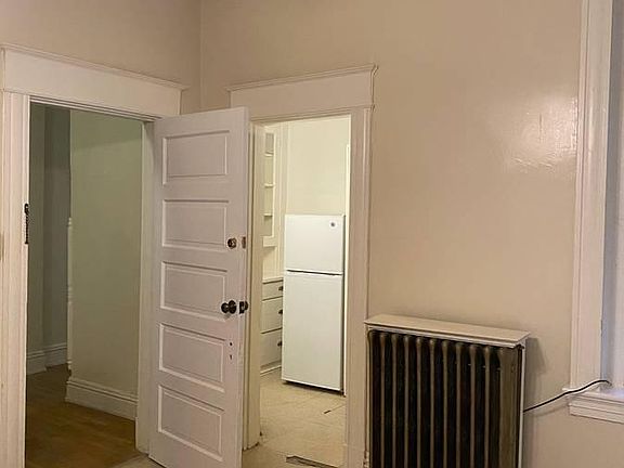 3rd image of 1024 W Franklin St #4