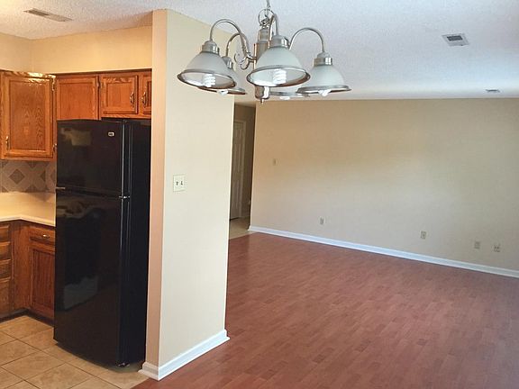 2nd image of 1404 Willow Crossing Dr