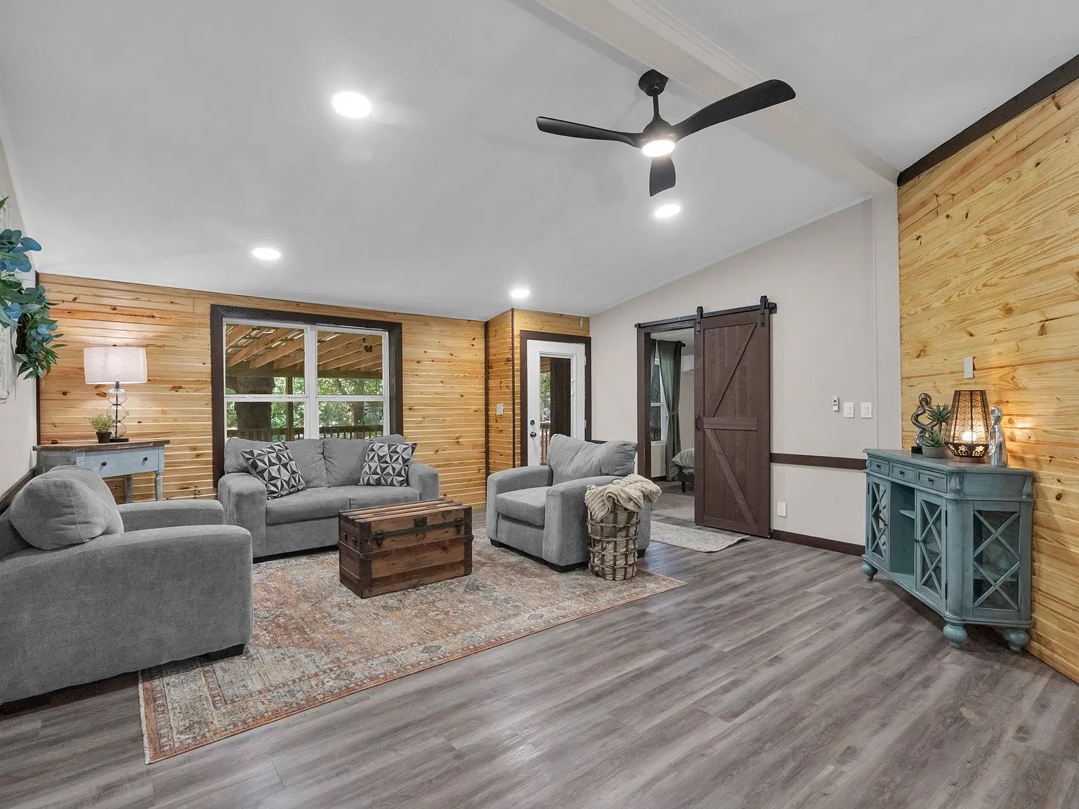 3 bed, 2.0 bath, 1080 sqft, $1,200 — Photo 4