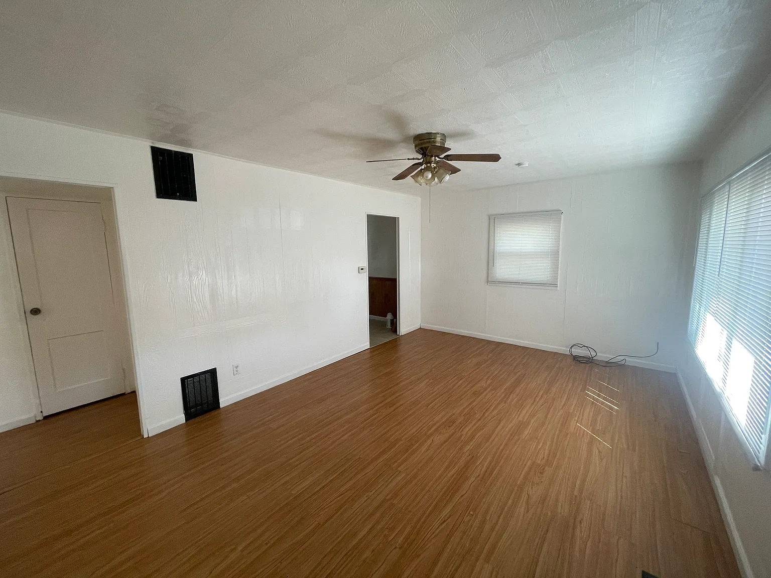 2 bed, 768 sqft, $1,300 — Photo 3