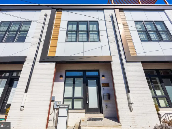2215 Dreer St, Philadelphia, PA 19125